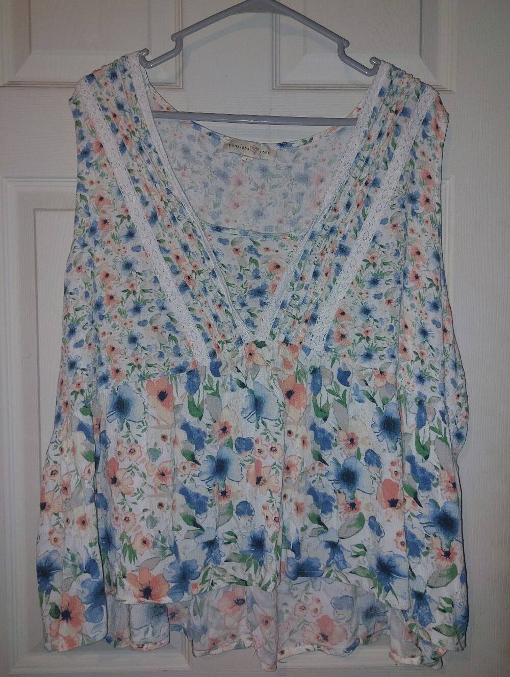 Penelope Rose 3x Cropped Floral V-Neck Sleeveless Top